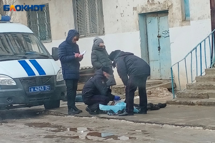 Скончался на месте: в Волжском в 9 микрорайоне молодой парень выпал из окна многоэтажки