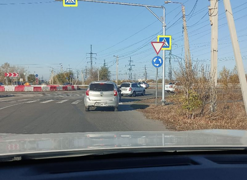 1,8 млн рублей вольют ремонт кольцевой развязки на Логинова в Волжском