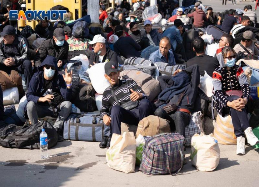 Дополнительный поезд в Ташкент: мигранты смогут вернуться домой из Волжского