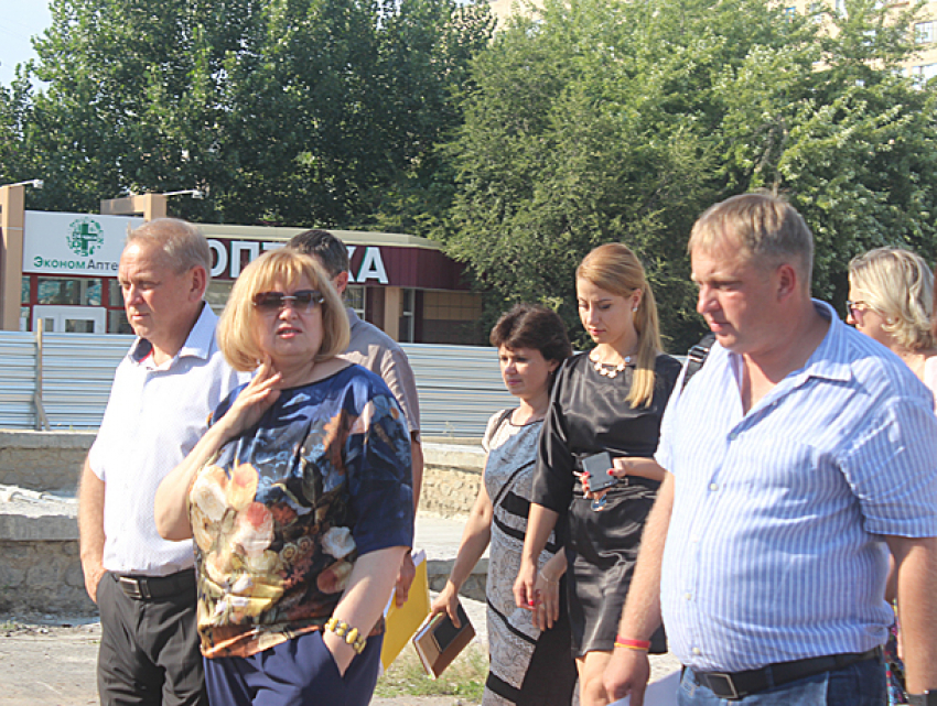 Раньше срока пообещали сдать новый сквер в 18 микрорайоне Волжского