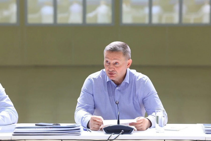 При разборе завалов найдена погибшая, число пострадавших выросло до восьми, - губернатор Волгоградской области о последствиях атаки БПЛА