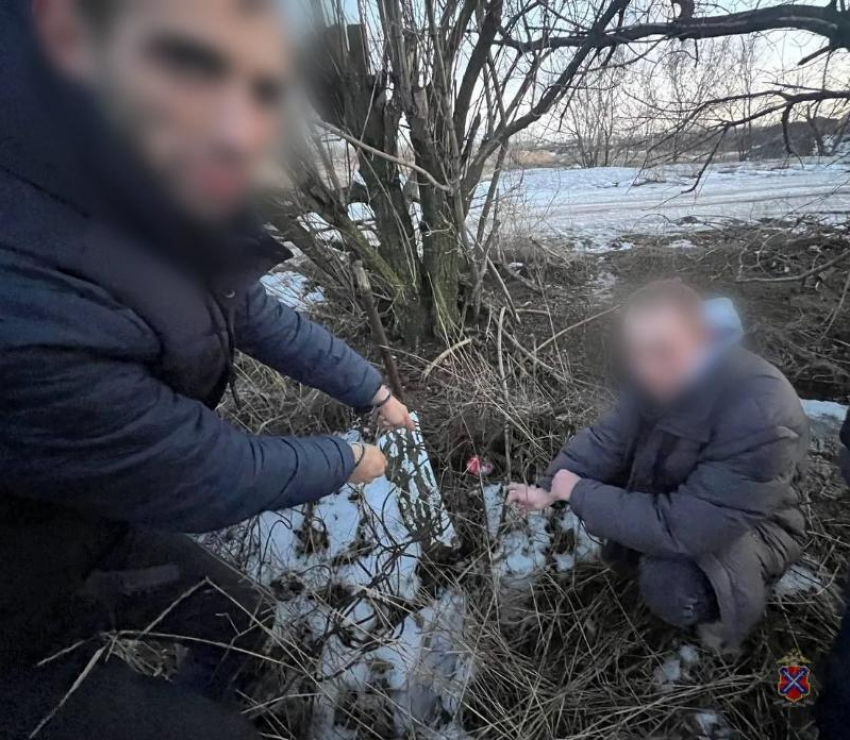 Молодой учитель и его родственник попались на «закладке» мефедрона в Волгограде