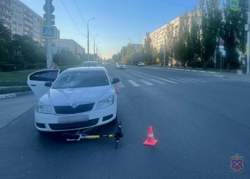 В Волжском несоблюдение ПДД самокатчиком привело к ДТП на пешеходном переходе