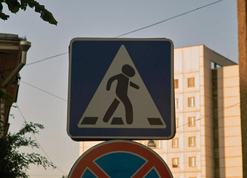 Под Волгоградом водитель не уступил дорогу и сбил пешехода: женщина скончалась