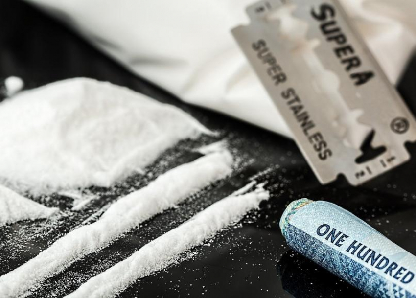 Четверых парней могут посадить на 20 лет за наркопредприятие в Волжском