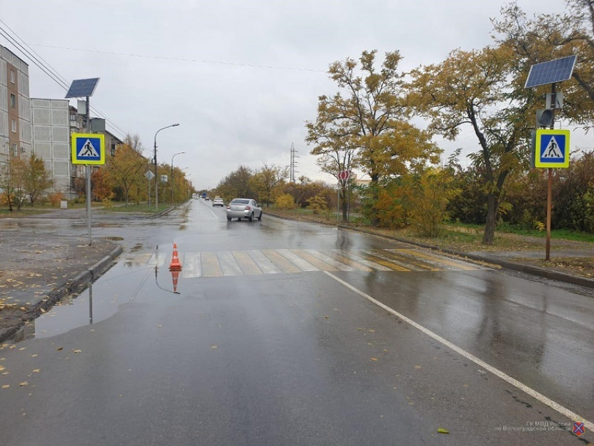 В Волжском автоледи сбила на пешеходном переходе мужчину