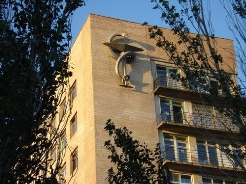 "Городская клиническая больница №1 им. С.З.Фишера» благодарит за оказание различной помощи генерального директора «Волжского абразивного завода» 