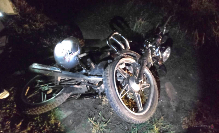 В Волгоградской области иномарка врезалась в мотоцикл: есть пострадавший 