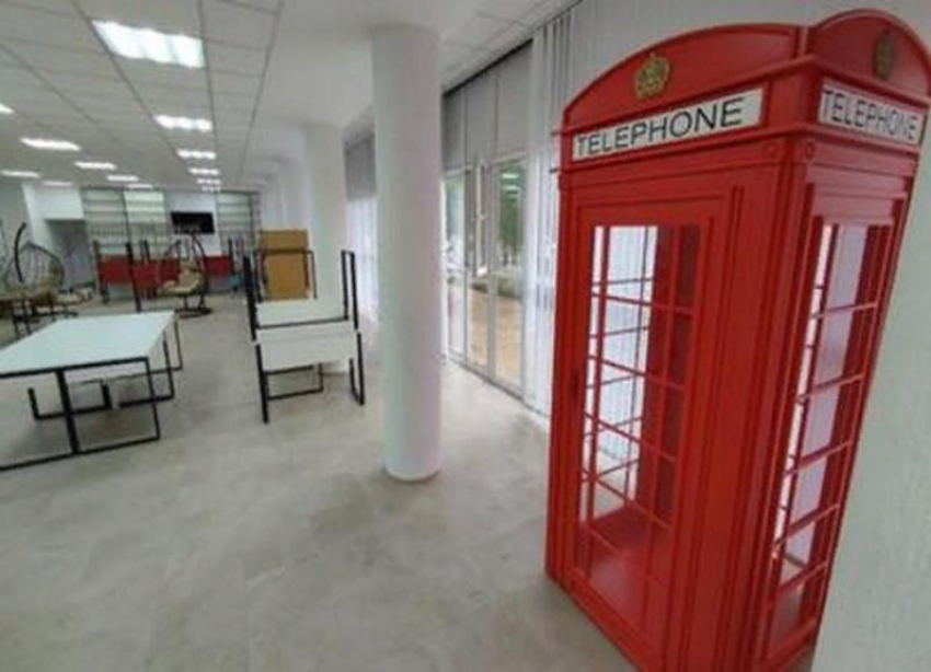 В модельной библиотеке Волжского появилась телефонная лондонская будка