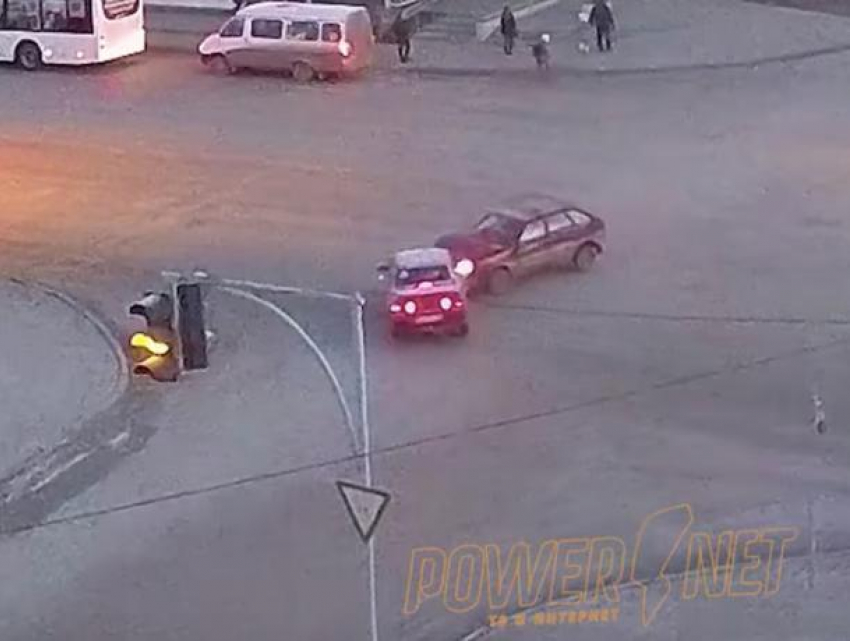 В Волжском пенсионер на «десятке» создал пробку в первый рабочий день