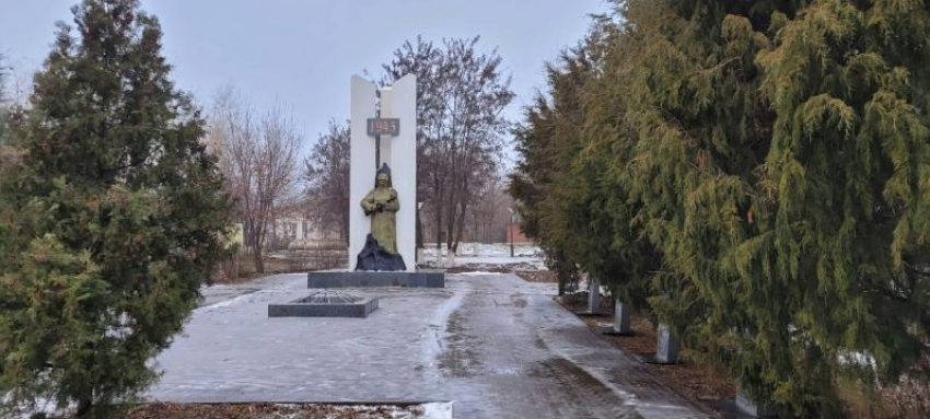 В Средней Ахтубе подрядчик украл миллион на ремонте братской могилы