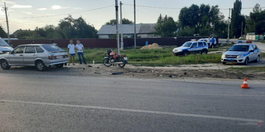 В Волгоградской области подросток на мотоцикле протаранил «четырнадцатую»