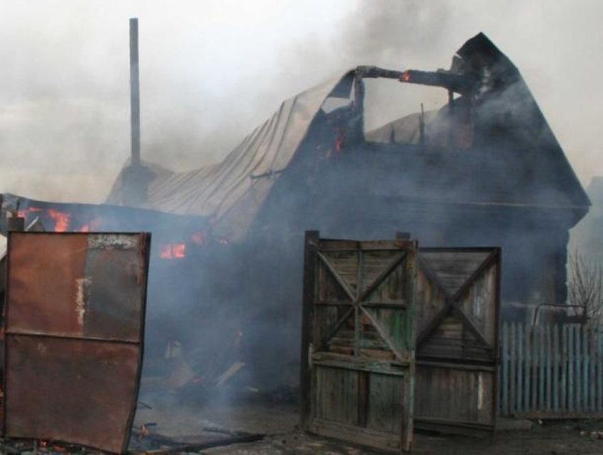 Из-за мусора и сухой травы в Волжском произошло почти 50 пожаров с начала 2017 года