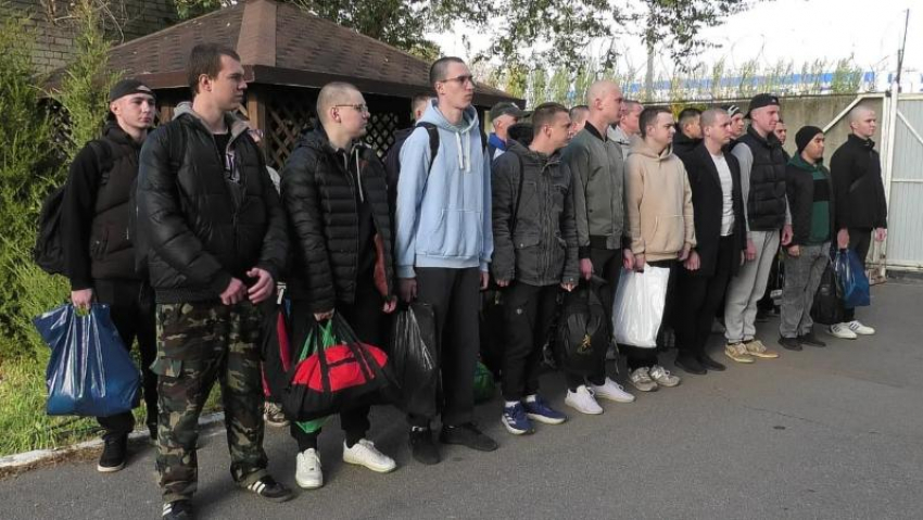 В Волжском состоялась первая отправка призывников в Вооруженные силы Российской Федерации