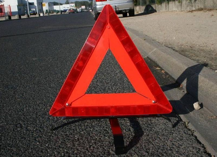 ДТП на перекрестке в Волжском: пассажирка «восьмерки» попала в больницу