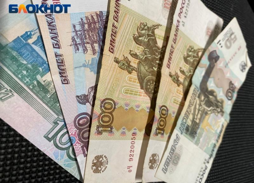 Пенсионерка лишилась почти 500 тысяч рублей в Волжском