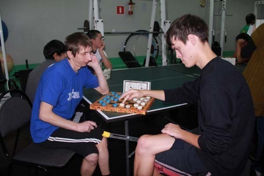 В Волжском прошли соревнования среди людей с ограниченными возможностями