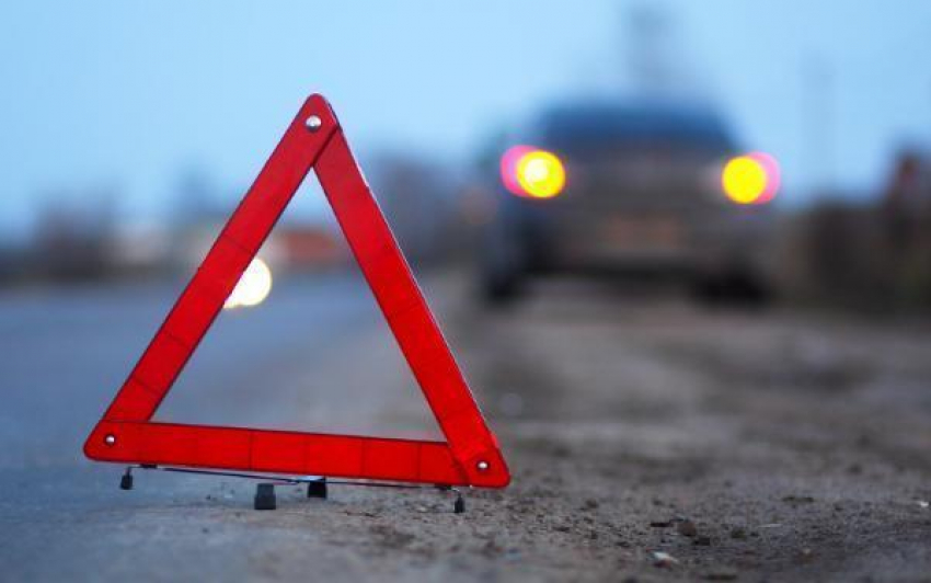 Под Волгоградом при столкновении ВАЗа и внедорожника погибла супружеская пара