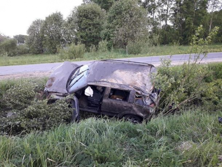 Машина улетела в кювет под Волжским