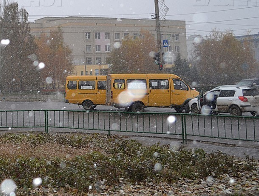 Сильные порывы ветра спрогнозировали волжанам в субботний день