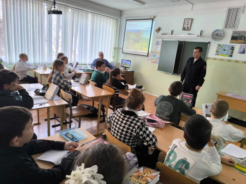 Волжские школьники прошли уроки дорожной безопасности от ГАИ