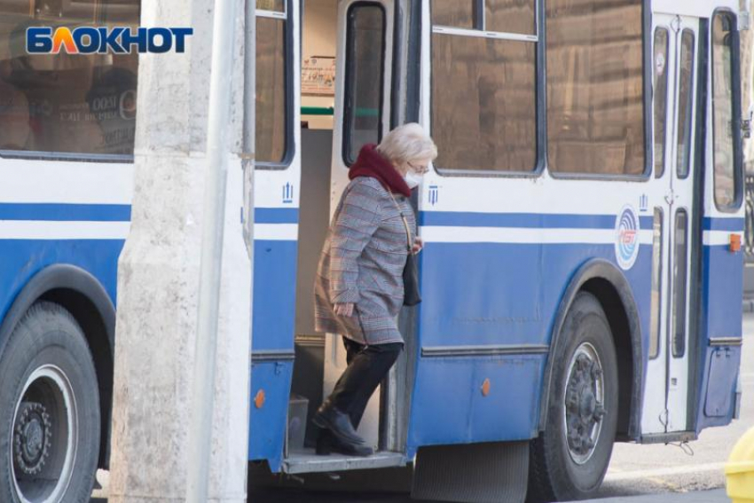 Большинство опрошенных жителей Волжского против внесения изменений в закон о QR-кодах