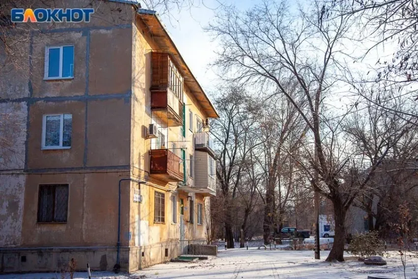 Жители Котлубани возвращаются домой после ракетной атаки