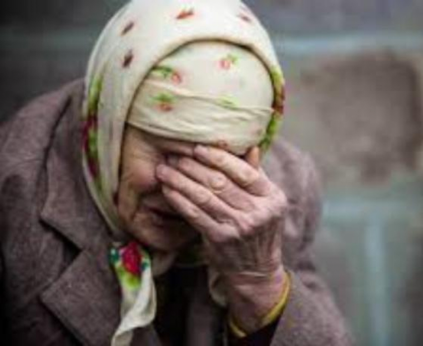 Соседка чуть не оставила бабушку из Средней Ахтубы без квартиры, пообещав пожизненный уход 