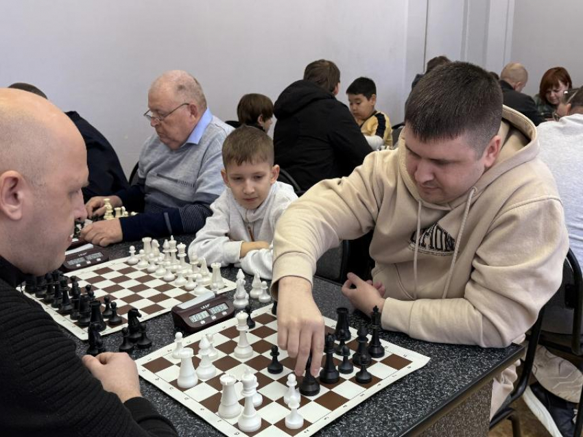 В Волжском родители и дети сразились за выход в финал