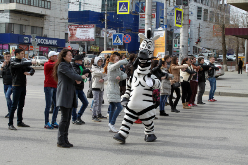 Волгоградские студенты устроили танцы на первой Продольной