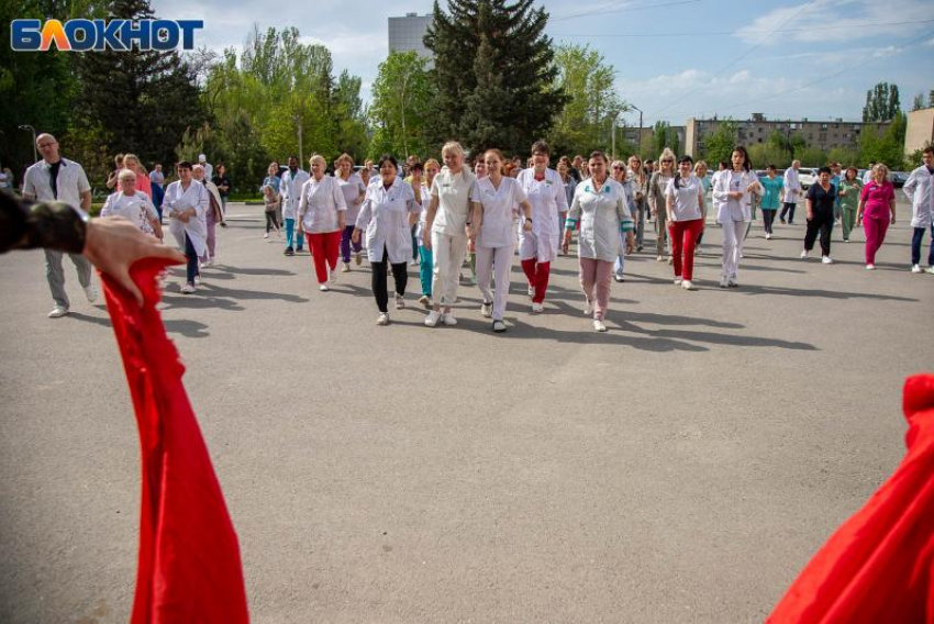 Волжский ждет врачей: детская больница города искала кадры среди 100+ целевиков-медиков