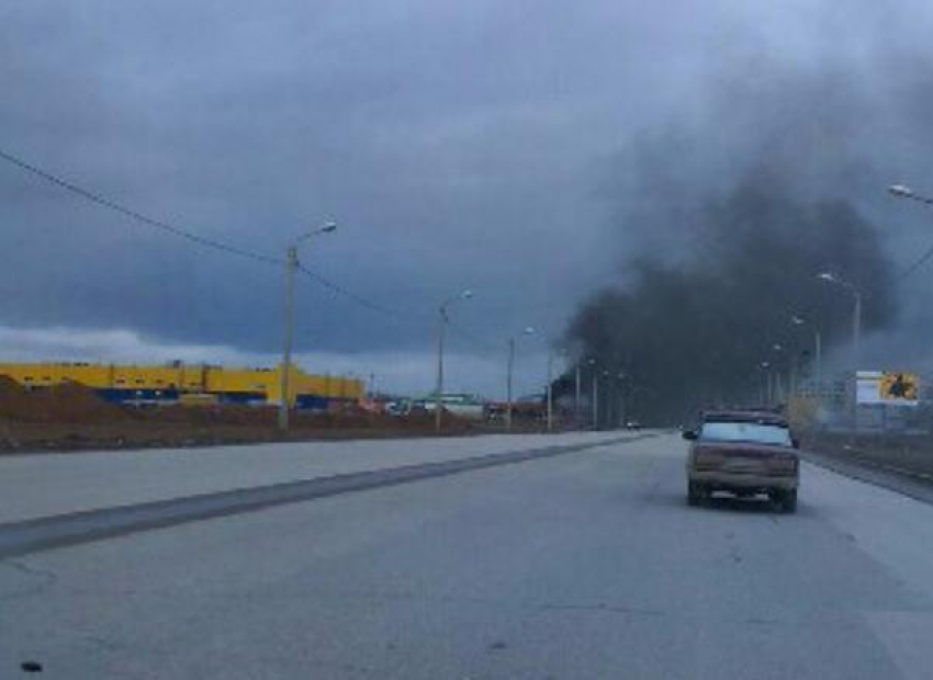 В Волжском в 28 микрорайоне горело строящееся здание