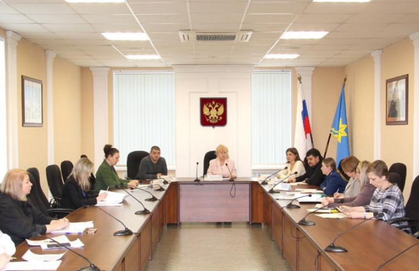 Почетным гражданам Волжского могут начать платить 100 тысяч и дать бесплатный проезд