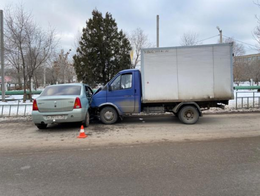 За сутки в ДТП пострадали четыре человека в Волжском