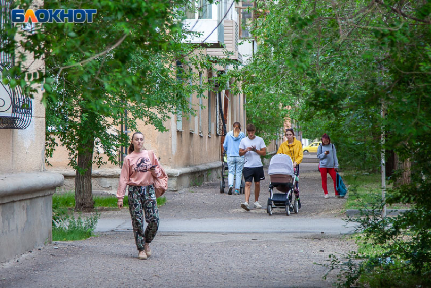 Солнечно и немного прохладно будет в понедельник в Волжском: прогноз погоды