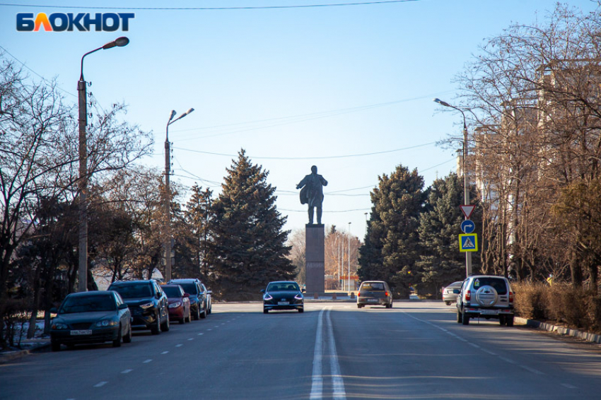 В Волжском без предупреждения изменили организацию движения