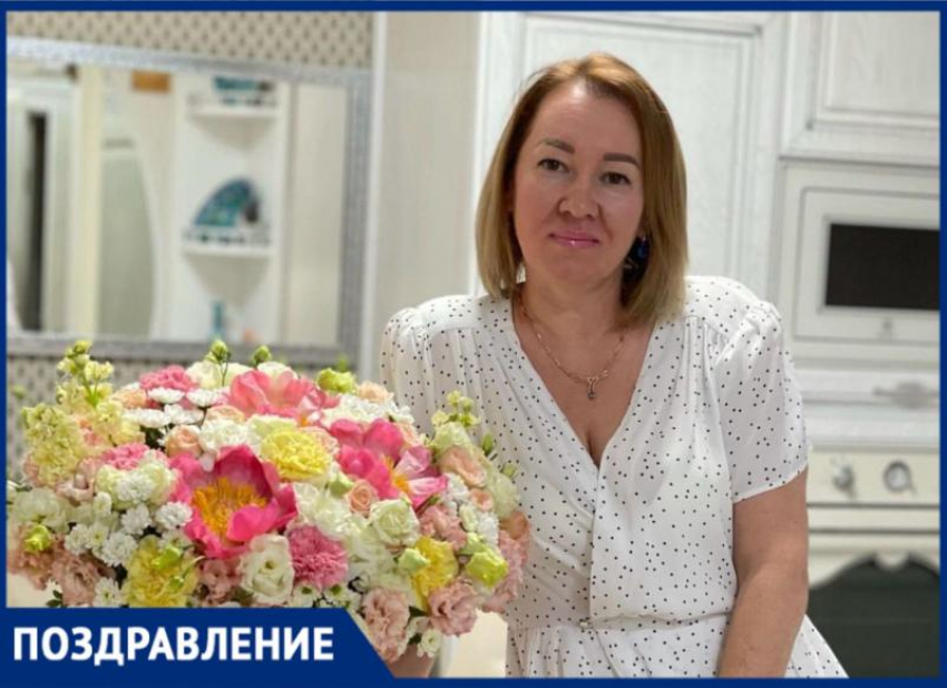 Дорогую Леночку Сафронову близкие поздравляют с Днем Рождения