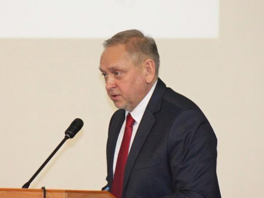 Мэр Волжского Игорь Воронин пообещал 60 новых детских площадок в 2017 году