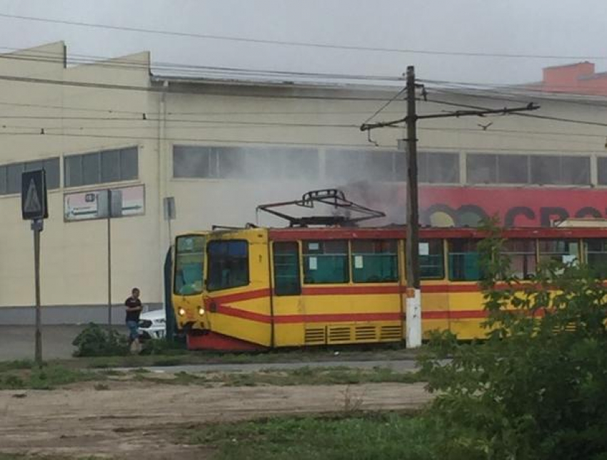 В Волжском загорелся трамвай