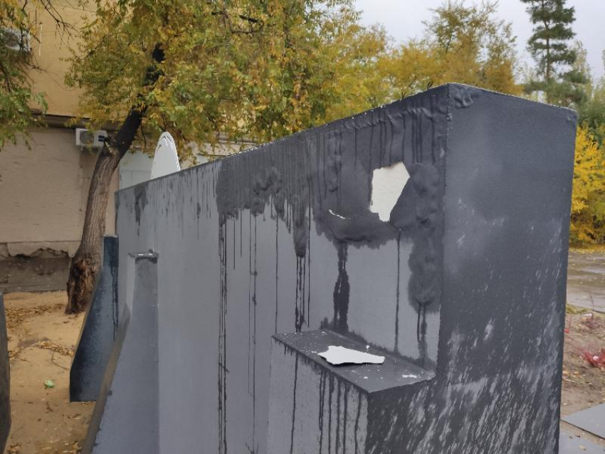 Облезлую краску на инсталляции Гагарина прокомментировали в администрации Волжского