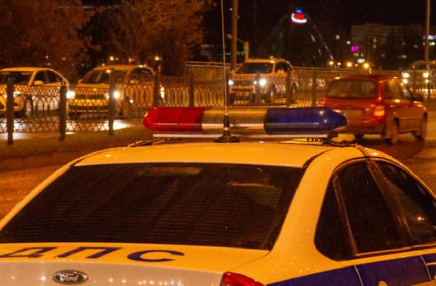 Иномарка «догнала» на перекрестке «приору» в Волжском