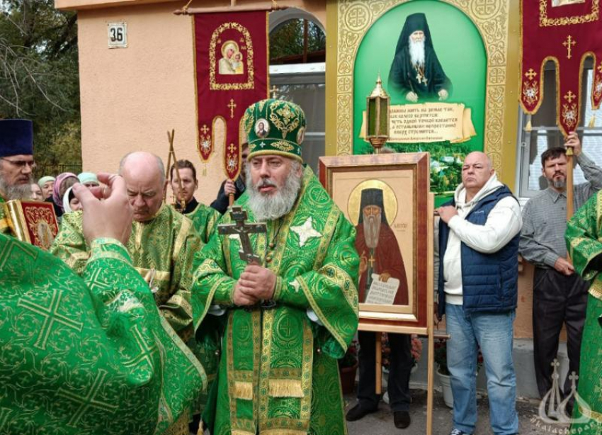 Престольный праздник отметил храм Амвросия Оптинского в Волжском