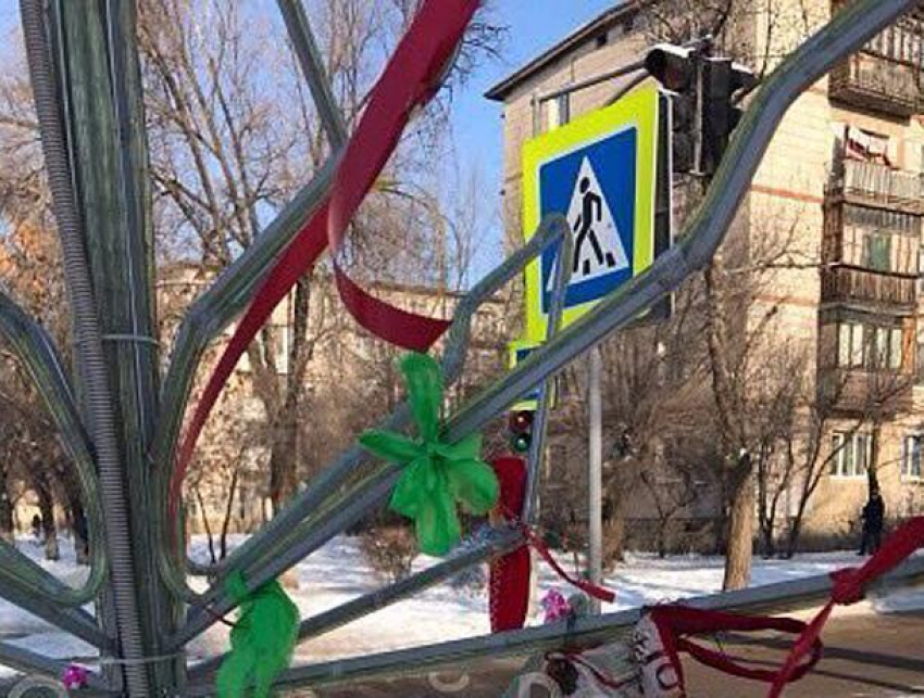Новогоднее дерево желаний появилось в центре Волжского