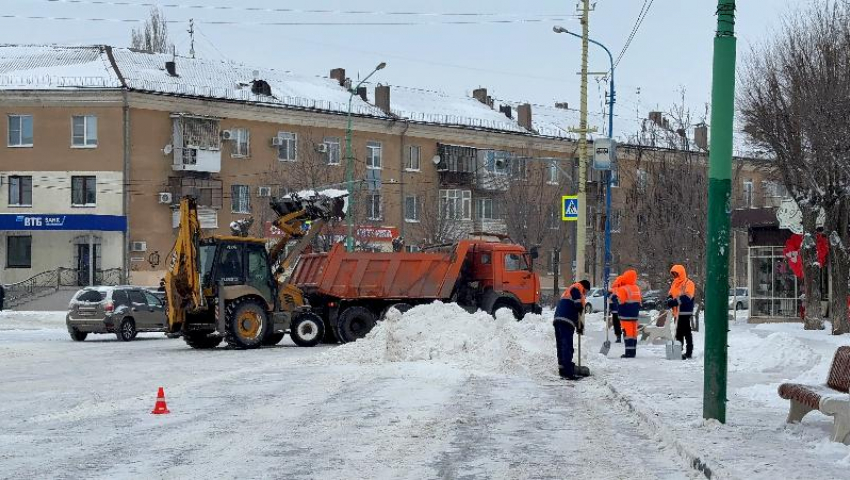Волжский мобилизовал все силы на расчистку города от снега