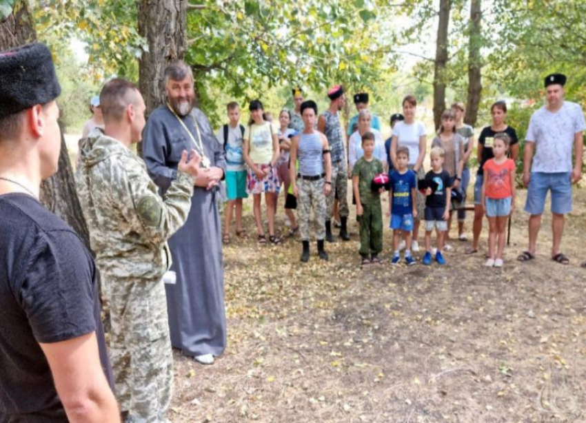 И кони скакали и воздушных змеев запускали: как прошел День флага в Волжском