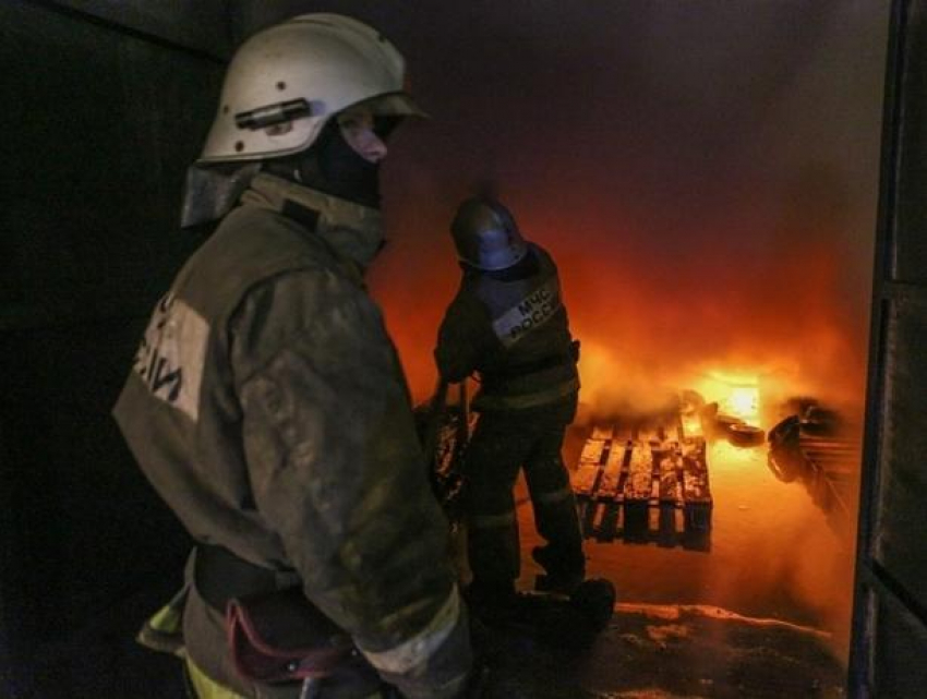 Сегодня ночью в Ленинске произошел пожар в жилом доме