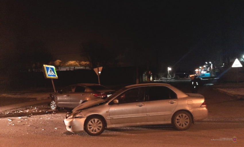 2 девушки пострадали в тройном ДТП в Волжском: подробности