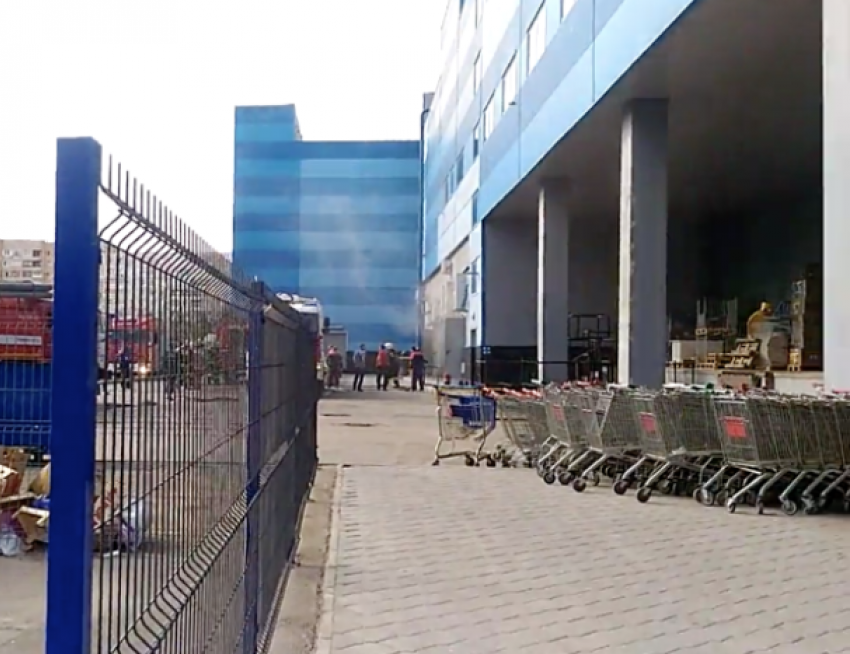 Появилось видео с места ЧП у ТРК «Волгамолл» 