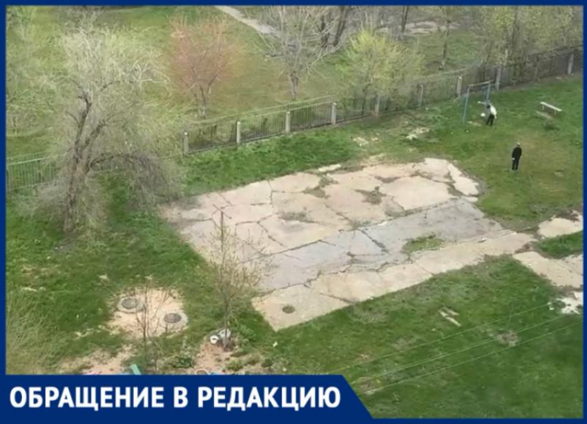 В Волжском демография на словах, разруха на деле: дети вынуждены играть среди обломков