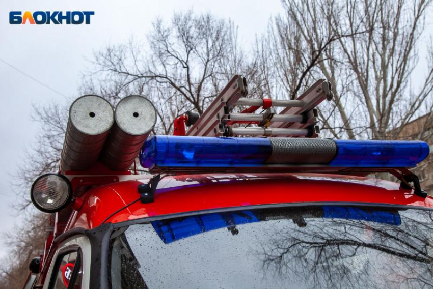 Из-за неисправной проводки в Волжском вспыхнул дом